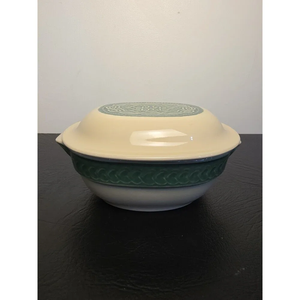 Light Green Longaberger American Craft Orig Covered Casserole Dish Heart Design